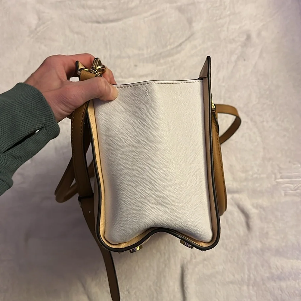 Michael Kors crossbody. - Picture 7 of 11